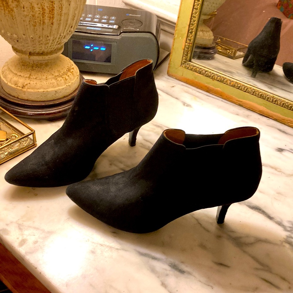 Pour la Victoire suede booties